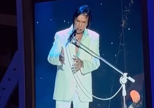 VÍDEO: Roberto Carlos dá bronca em público e ameaça parar show em Recife