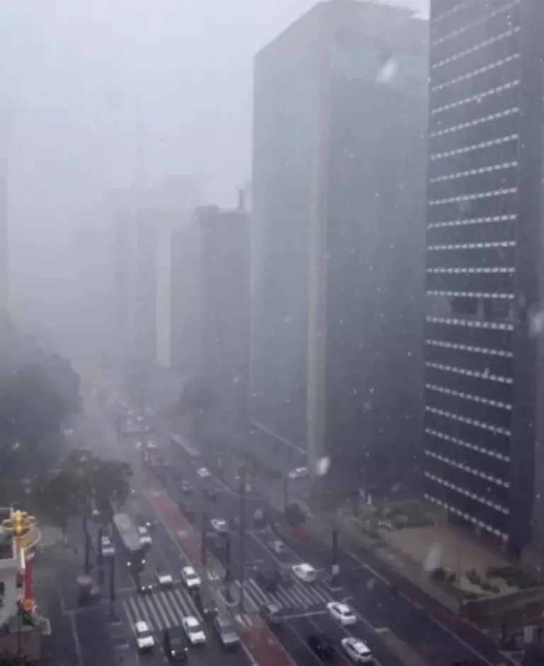 SP: Cidade entra em alerta para alagamentos e 469 mil pessoas ficam sem energia elétrica