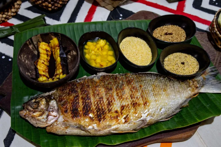 A Galeria do Largo promove, neste sábado (07/12), a exposição “Régio Natalino - Mesa Contemporânea”, um evento artístico-gastronômico único