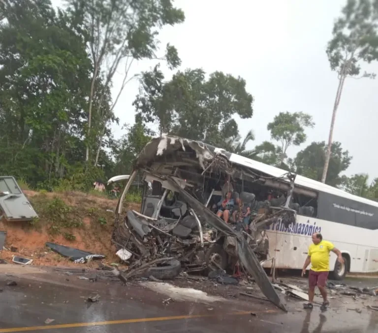 Perícia aponta velocidade de carreta acima de 100km/h quando colidiu com ônibus na AM-010