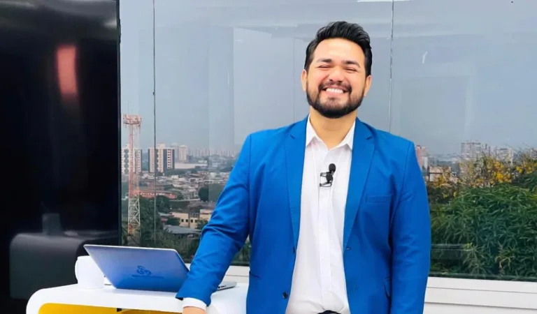 Emocionado, apresentador abandona jornal ao vivo para acompanhar nascimento da filha em Manaus