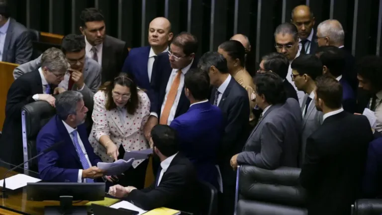 PEC do corte de gastos sai da Câmara e agora vai ao Senado para ser apreciada ainda nesta quinta-feira as medidas do pacote fiscal