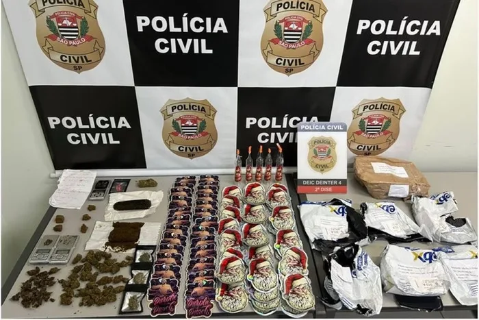 Traficantes são presos com drogas embaladas em tema natalino em SP
