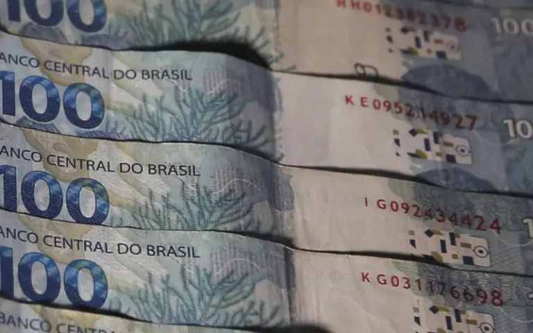 As retiradas da poupança, em novembro, superaram as aplicações em R$ 2,931 bilhões, informou hoje (6), em Brasília, o Banco Central