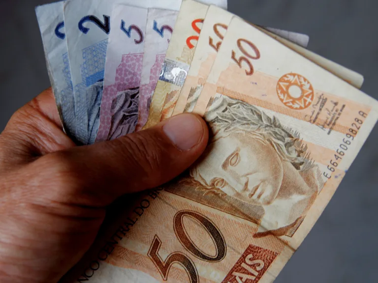 Desemprego no Amazonas chega ao menor nível desde 2014 e salário médio sobe para R$ 2,4 mil