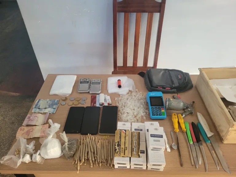 Em Parintins, homem é preso e adolescente é apreendido por tráfico de drogas