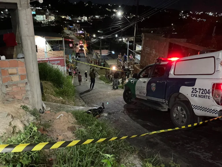 Homem é morto a facadas e tem moto roubada no bairro Cidade de Deus