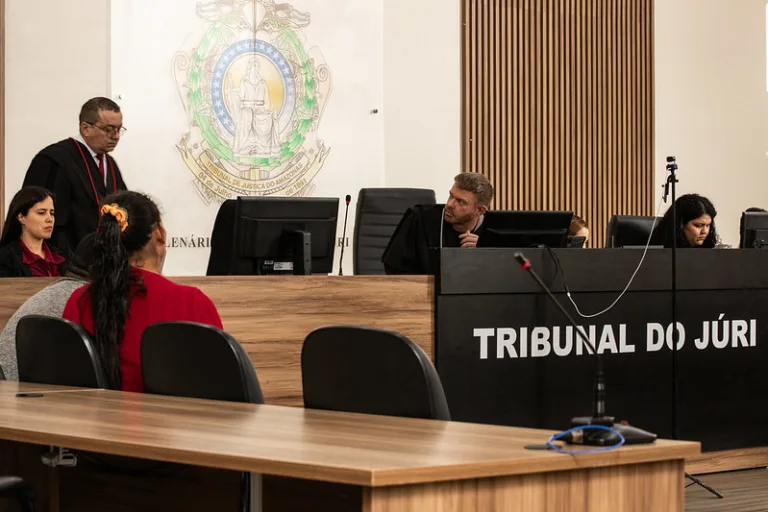 Pai e madrasta vão a júri popular por deixarem criança em estado vegetativo em Manaus