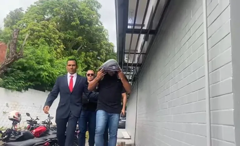 Momento da chegada de PM que matou jovem no Natal