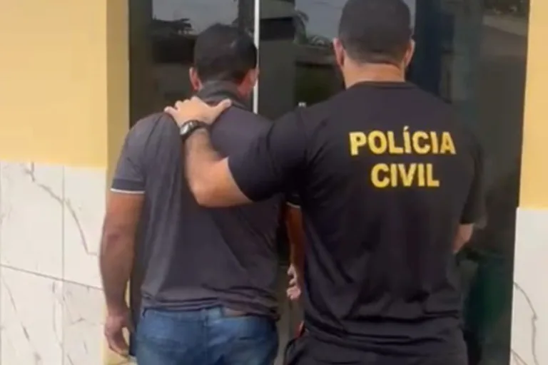 O homem foi levado para a delegacia (Foto: Divulgação/PC-AM)