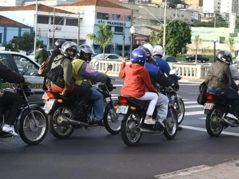 Polêmica dos mototáxis em SP: Prefeito Ricardo Nunes estuda responsabilizar 99 e Uber por mortes no trânsito