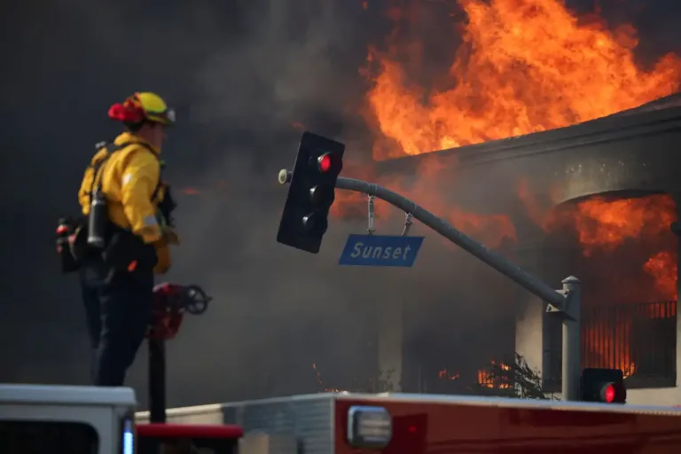 Sobre para 24 o número de mortos nos incêndios em Los Angeles