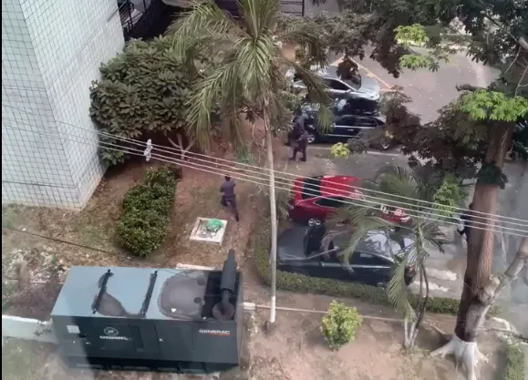 Tentativa de fuga de detento termina em tiroteio em fórum de Manaus