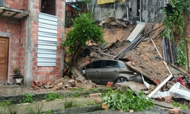 A realidade em Manaus é agravada pelos deslizamentos registrados em bairros como Monte das Oliveiras e Colônia Terra Nova
