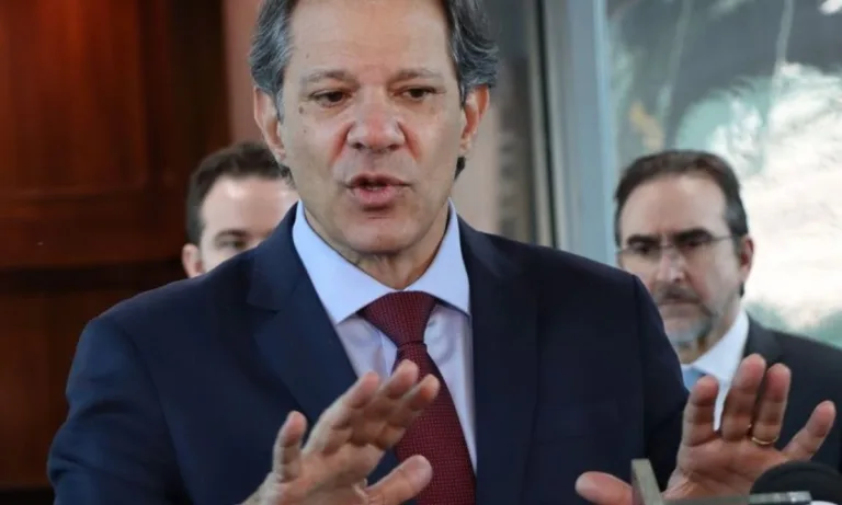 Com o aumento do piso salarial para R$ 1.412 em 2024, a nova faixa de isenção deverá ser de R$ 3.036