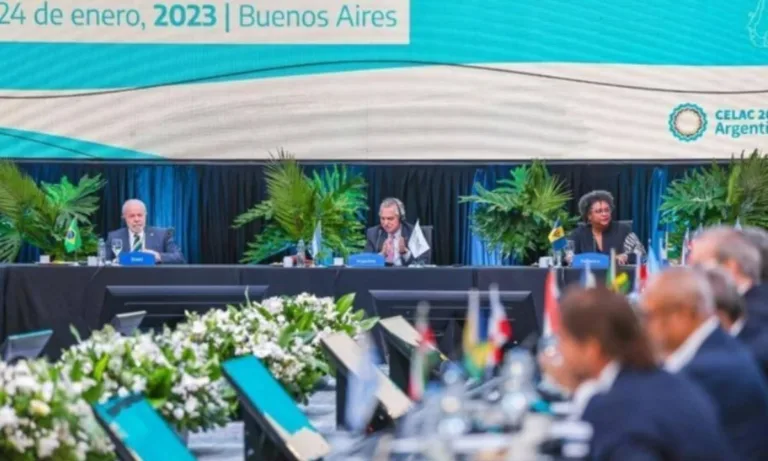 Celac se reúne para tratar medidas do governo dos EUA