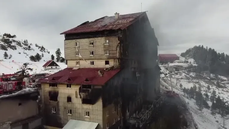 Sobe para 76 o número de mortos em incêndio a hotel; 9 pessoas são presas