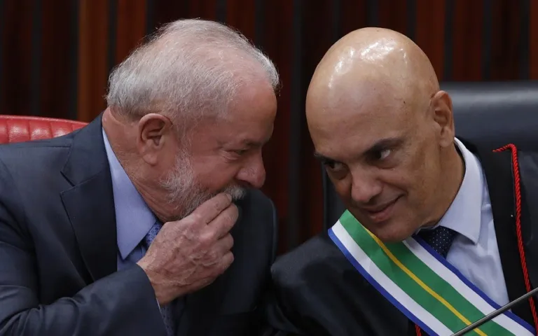 Presidente Lula e ministro Alexandre de Moraes (Foto: Cristiano Mariz/O Globo)