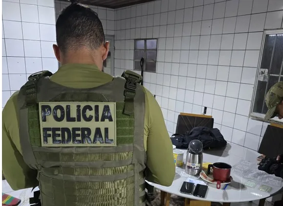 PF prende homem por guardar fotos e vídeos de abuso sexual infantil no Amazonas