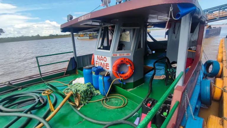 Dupla é presa por transportar irregular de 17 mil litros de gasolina no Amazonas