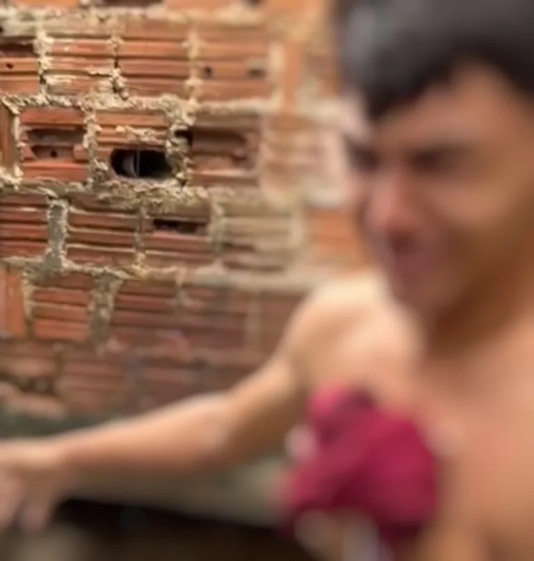 VÍDEO: ‘Rolezeiro’ que apanhou do ‘tribunal do crime’ é baleado na mão em Manaus