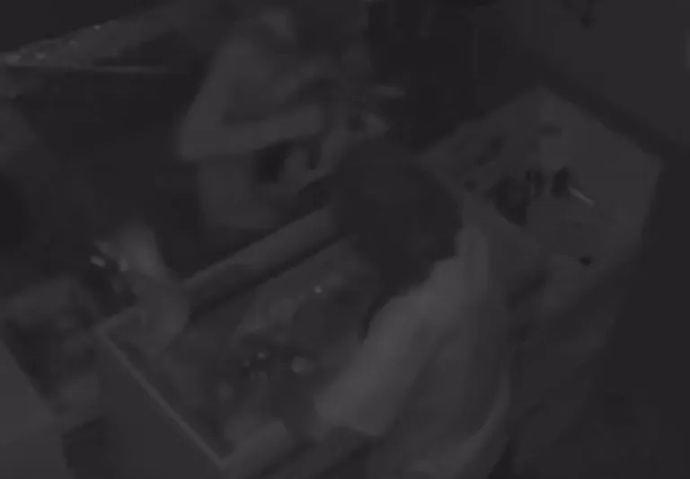 VÍDEO: Joalheria é arrombada e tem mais de R$ 40 mil em peças de prata roubadas em Maceió
