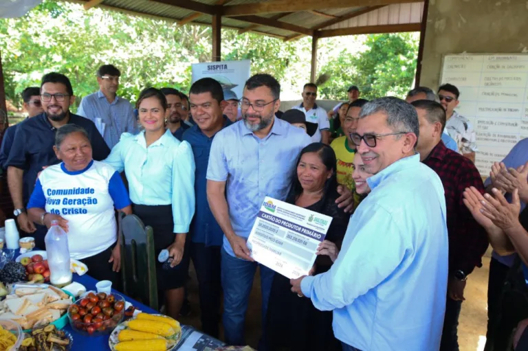 Em Iranduba 800 famílias são beneficiadas com três ramais pavimentados
