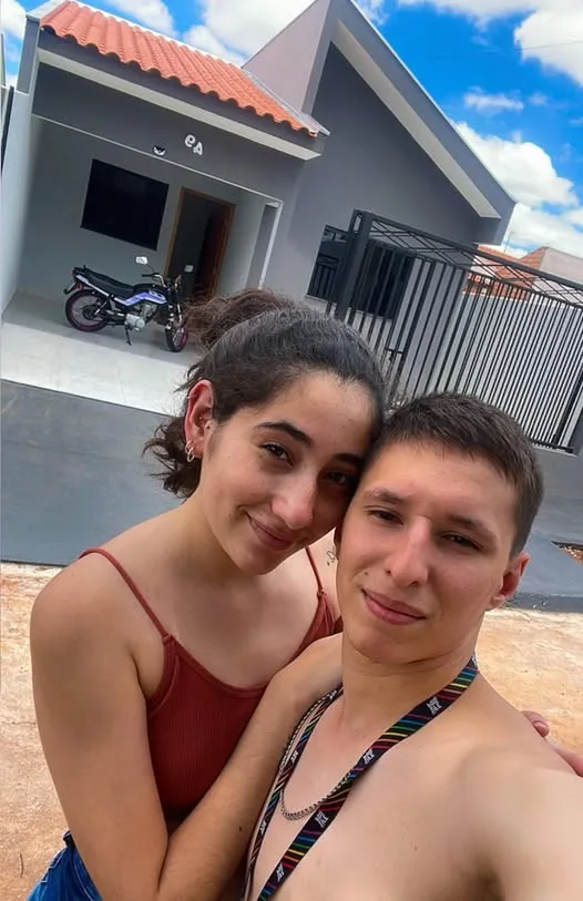 Jovem é sepultada com vestido de noiva após morrer em acidente um dia antes do casamento