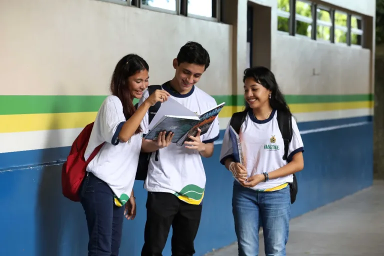 Governo do Amazonas suspende processo de reserva de vagas para novos alunos