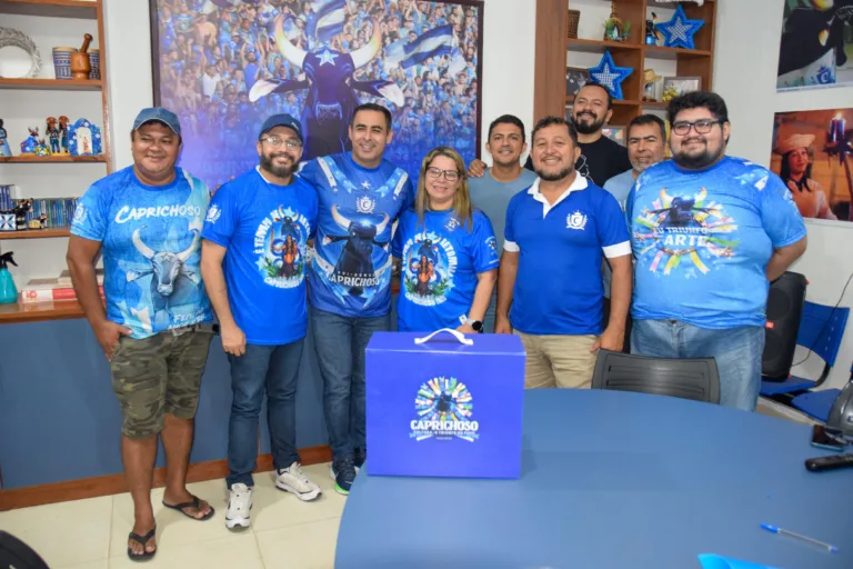 Presidente do Caprichoso, Rossy Amoêdo e membros do Conselho de Arte receberam equipes na manhã desta sexta. (FOTO: Pitter Freitas)