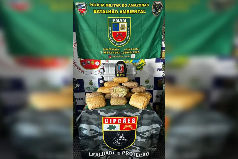 Com auxílio de cão policial, PM encontra 29 quilos de oxi em malas