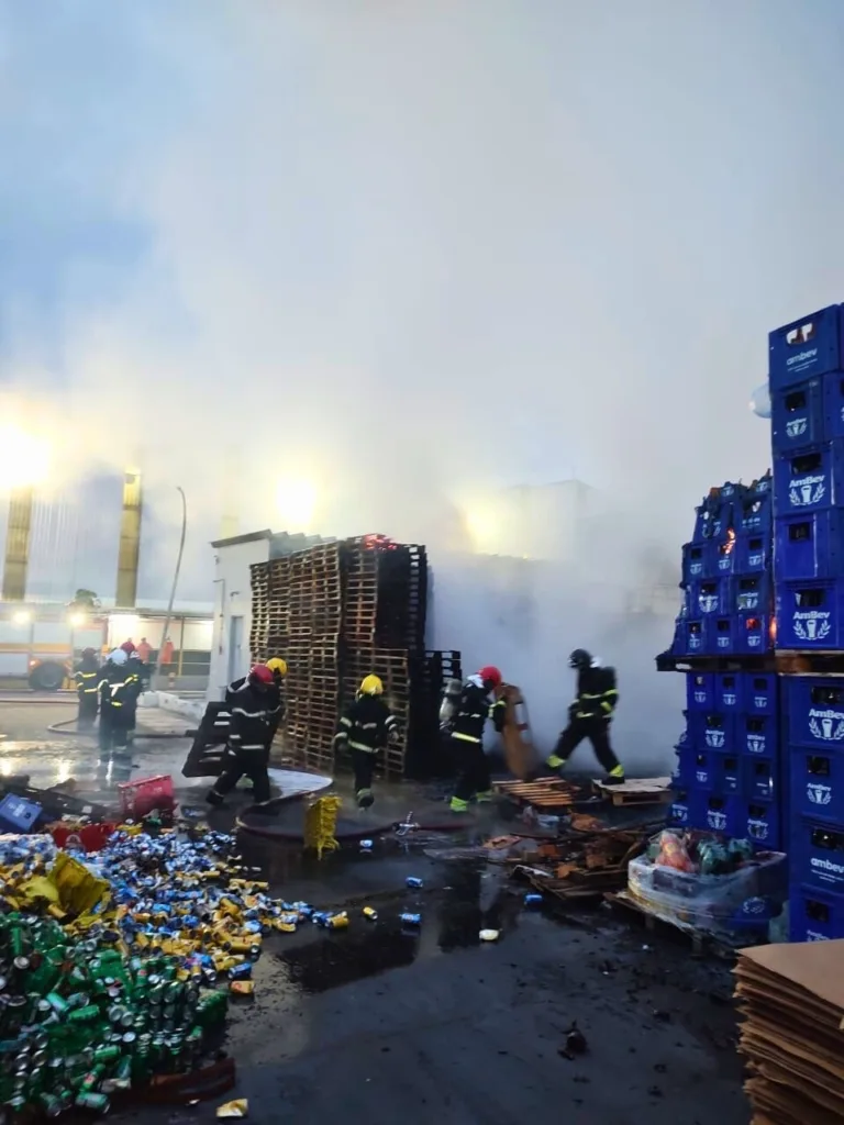 "Enormes labaredas de fogo", descreve Corpo de Bombeiros sobre incêndio na AMBEV