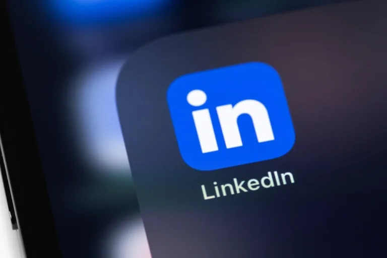 LinkedIn é processado por uso de dados privados para treinar IA; entenda