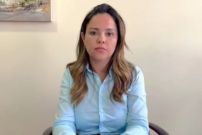 Após polêmica, ex-vereadora de SP devolve privada ao seu antigo gabinete Após polêmica, ex-vereadora de SP devolve privada ao seu antigo gabinete