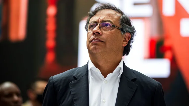 Gustavo Petro reage a sanções dos EUA e promete não se intimidar Gustavo Petro reage a sanções dos EUA e promete não se intimidar