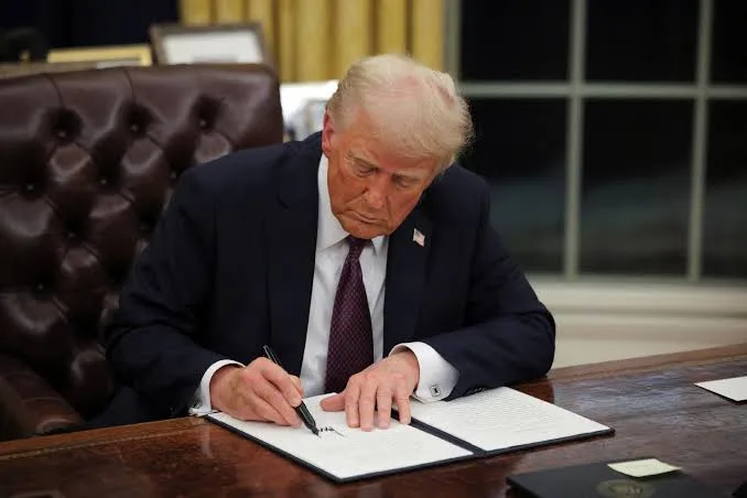 Trump proíbe que mulheres trans cumpram pena em presídios femininos
