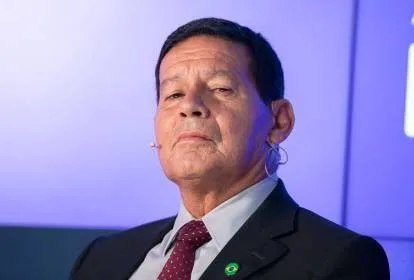 “Exaltação ao nada”: Mourão condena ato para lembrar 8/1