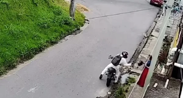 Mulher é arrastada por criminoso ao tentar impedir assalto em Manaus