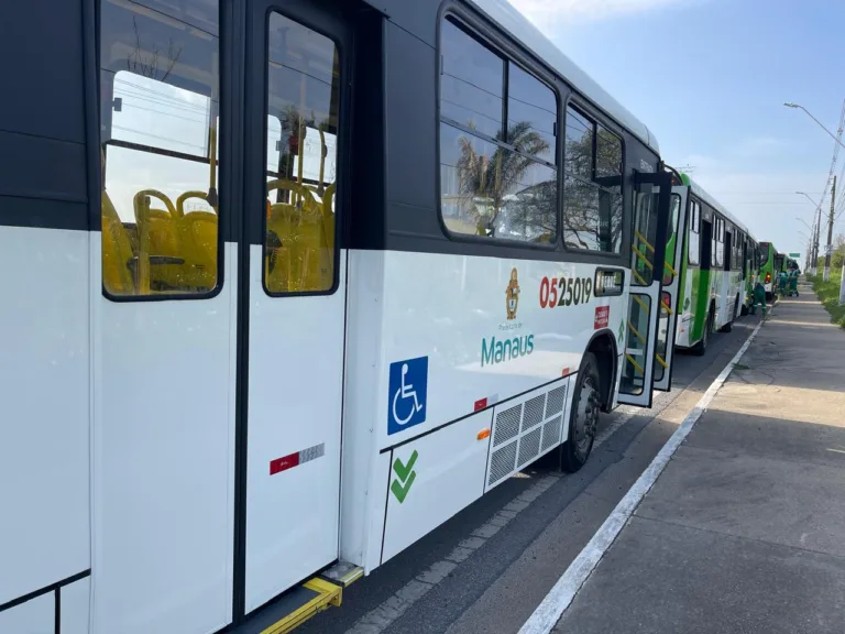 David Almeida sinaliza reajuste na passagem de ônibus em fevereiro