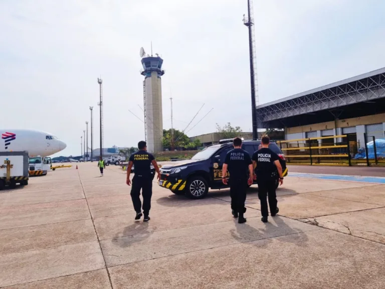 Polícia Federal no Aeroporto Internacional Eduardo Gomes. (FOTO: Divulgação/PF)