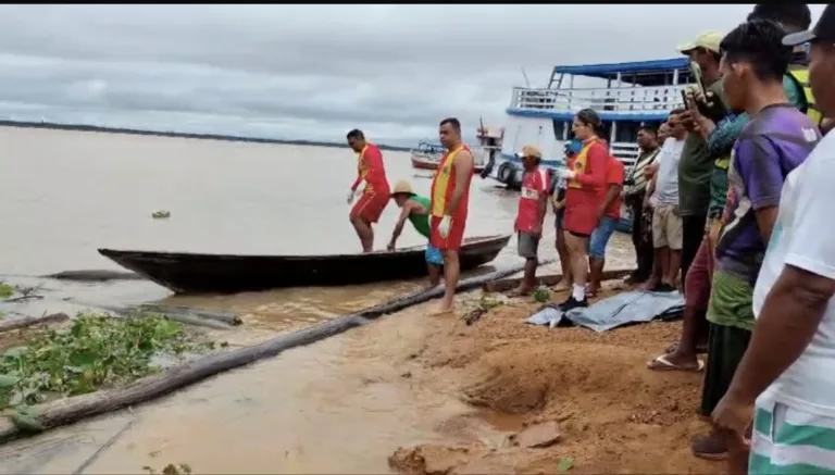 VÍDEO: Trabalhadores encontram corpo ‘boiando’ no porto de Manacapuru