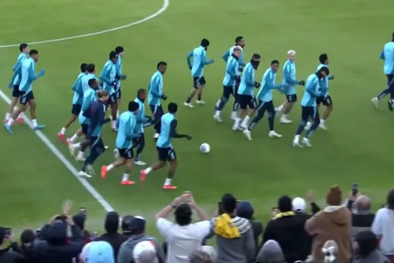 Treinamento com presença de torcedores (Foto: Reprodução/FLATV)