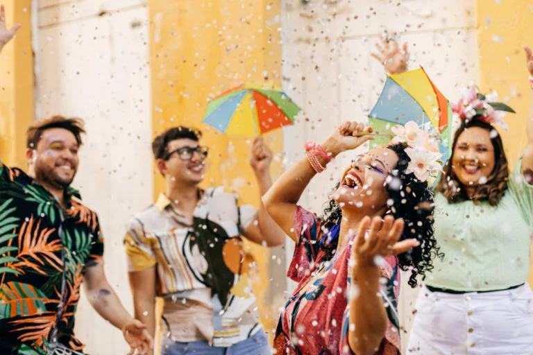 Vai pro bloquinho? Veja como acompanhar o ritmo do carnaval com exercícios cardiovasculares