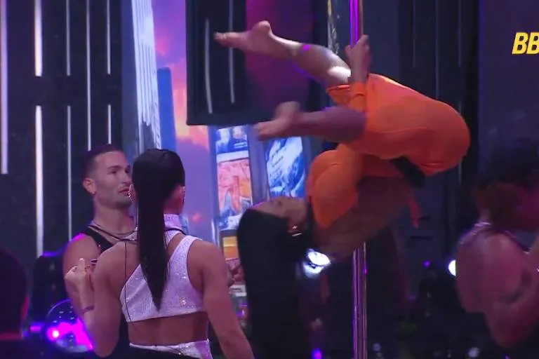 BBB 25: Gracyanne surpreende ao dançar pole dance em festa e Aline cai durante apresentação