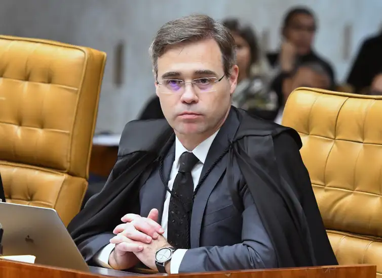 Mendonça diz que custou a acreditar em suicídio de Sicário na PF