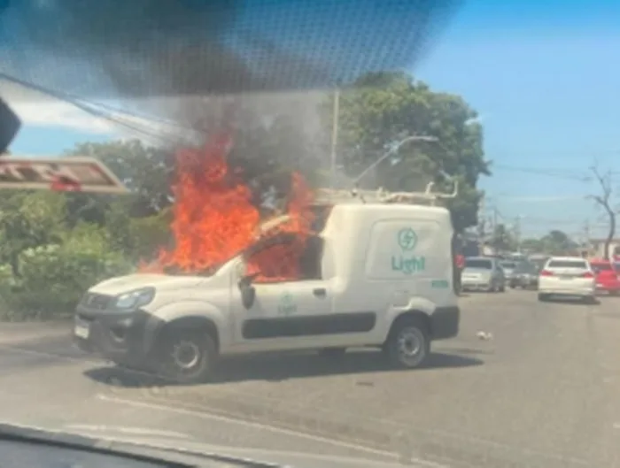 CV sequestra funcionria de empresa e incendeia carro