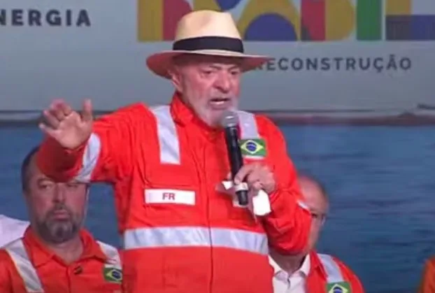 Lula criticou pessoas que culpam a Petrobrás pelo valor da gasolina