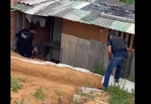 Mãe e namorado viciaram filho em drogas para prostituí-lo em Manaus; vítima contraiu HIV