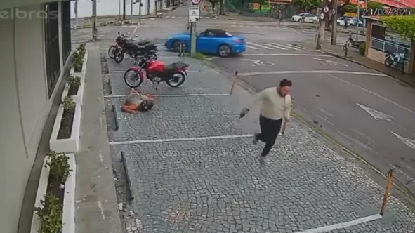 VÍDEO: Motorista reage a assalto e atira em suspeito em Fortaleza 