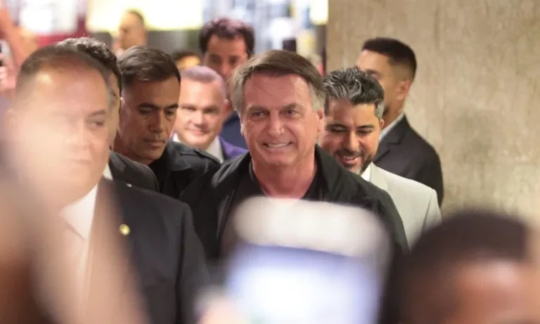 Bolsonaro almoçou com senadores